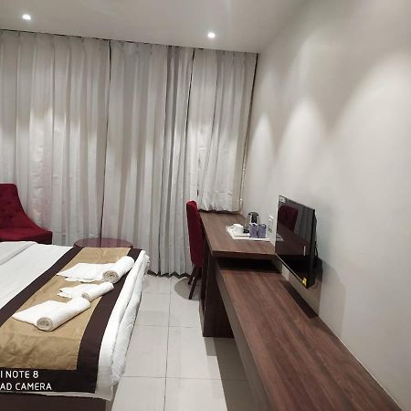 Rajlaxmi Hotel - Free Airport Pickup And Drop Dzsaipur Kültér fotó